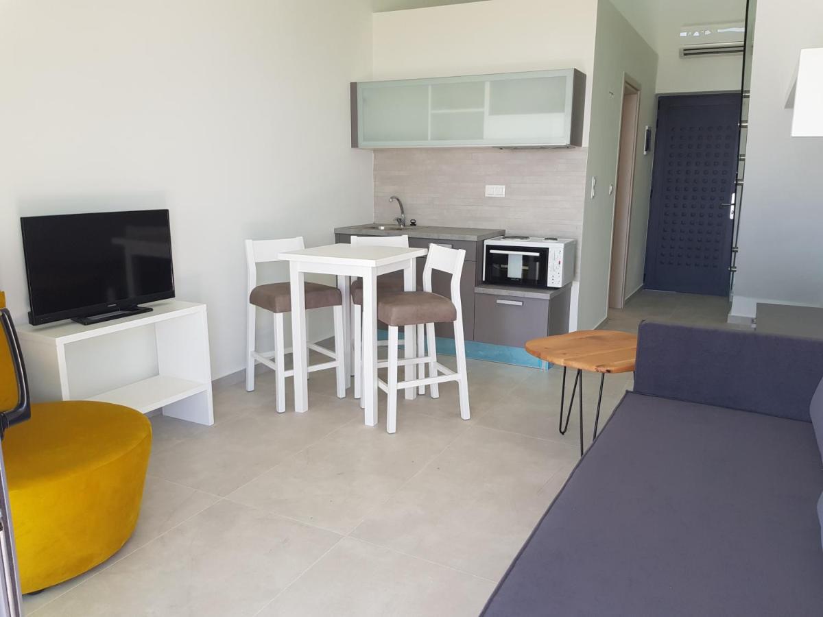 Villa Daniela & Apartments Кутсунари Экстерьер фото