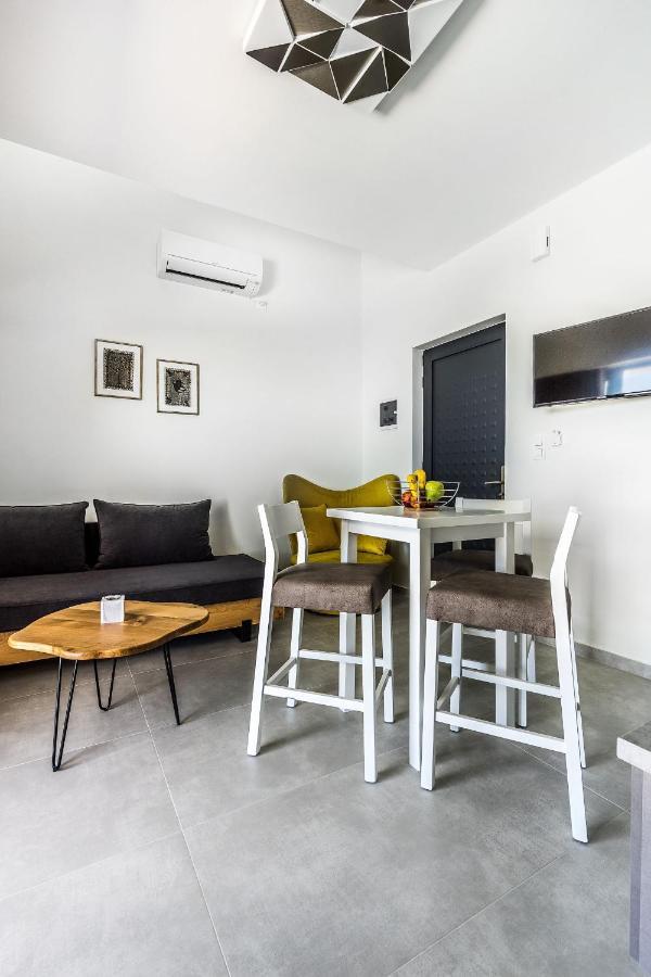 Villa Daniela & Apartments Кутсунари Экстерьер фото
